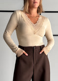 Carica l'immagine nel visualizzatore della galleria, Body beige con pizzo
