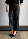 Carica l'immagine nel visualizzatore della galleria, Pantalone nero effetto pitone - ZAHJR
