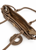 Carica l'immagine nel visualizzatore della galleria, Borsa taupe con dettaglio turn lock
