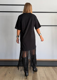 Carica l'immagine nel visualizzatore della galleria, Abito t-shirt con frange - KONTATTO
