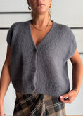 Carica l'immagine nel visualizzatore della galleria, Gilet piombo in maglia soft con bottoni - PHILIALOFT
