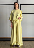 Carica l'immagine nel visualizzatore della galleria, Felpa over ZAHJR giallo

