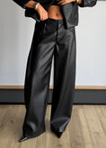 Carica l'immagine nel visualizzatore della galleria, Pantalone wide leg in ecopelle nero - PHILIALOFT
