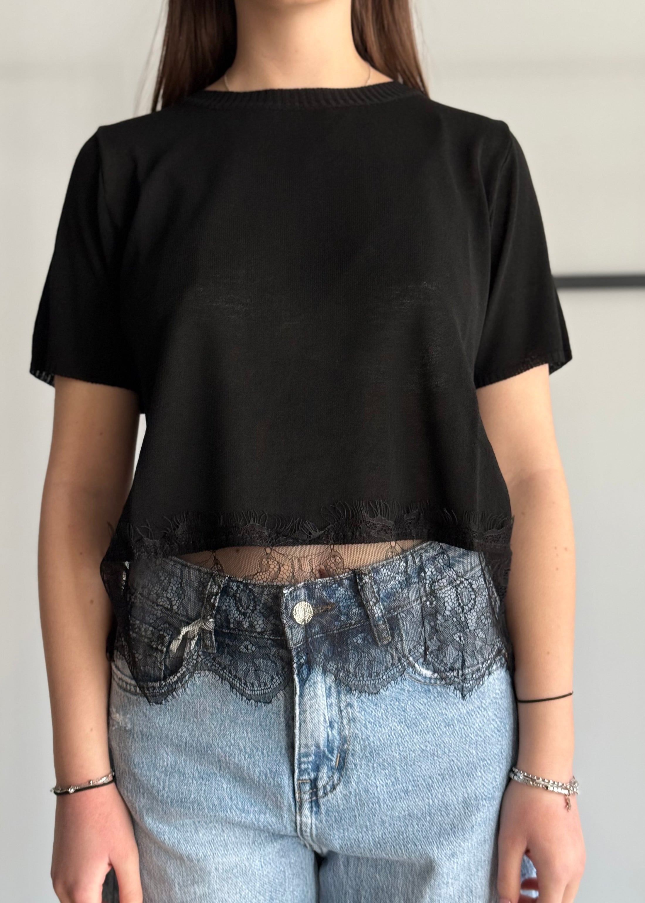 Maglia KONTATTO con fondo in pizzo nero
