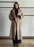 Carica l'immagine nel visualizzatore della galleria, Cappotto E-WOMAN con cintura

