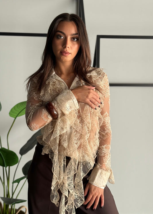 Camicia in pizzo con volant -KONTATTO