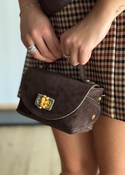 Borsa a tracolla in suede con catena dorata