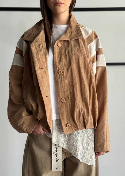 Giacca KIKISIX con dettagli a contrasto