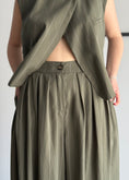 Carica l'immagine nel visualizzatore della galleria, Pantalone balloon KONTATTO gessato verde militare
