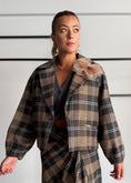 Carica l'immagine nel visualizzatore della galleria, Blazer over tartan con spilla - PHILIALOFT
