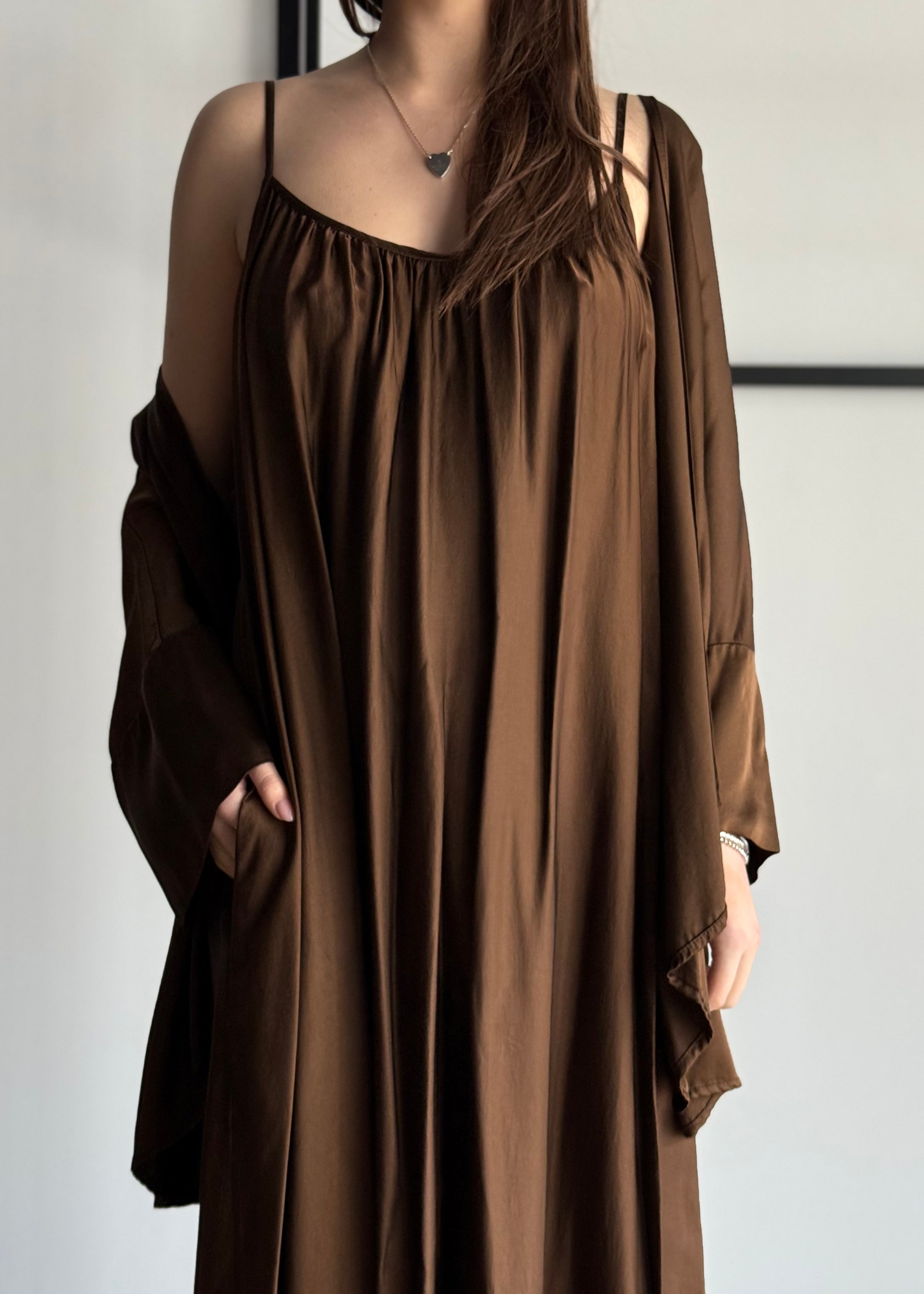 Abito lungo ZAHJR in satin moro