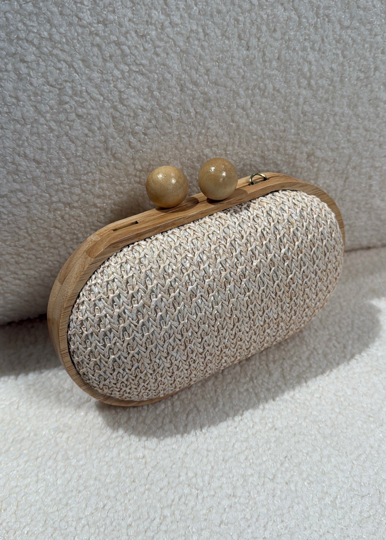 Clutch in raffia crema