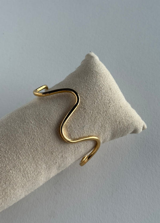 Bracciale rigido dorato a onda