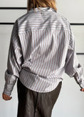 Carica l'immagine nel visualizzatore della galleria, Camicia oversize a righe - PHILIALOFT
