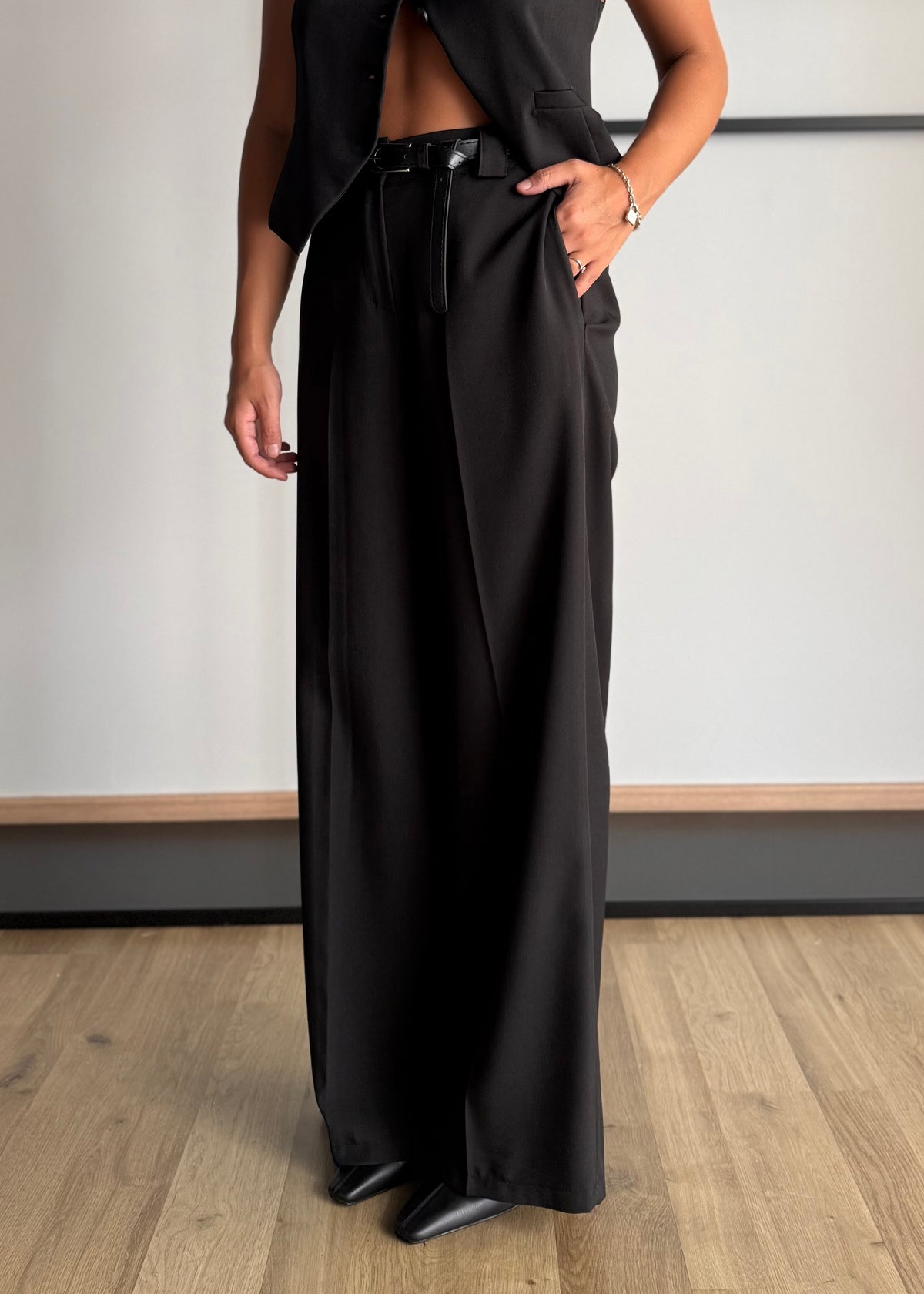 Pantalone nero palazzo con cintura - ZAHJR