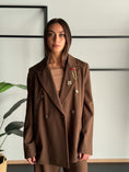 Carica l'immagine nel visualizzatore della galleria, Blazer doppiopetto con spille gioiello -ZAHJR
