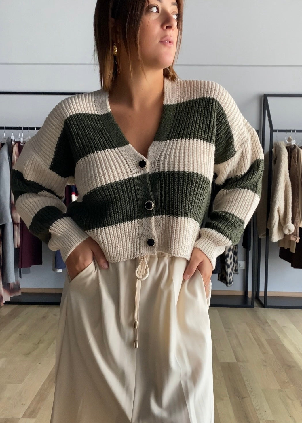 Cardigan con bottoni gioiello