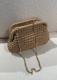 Carica l'immagine nel visualizzatore della galleria, Clutch intrecciata beige
