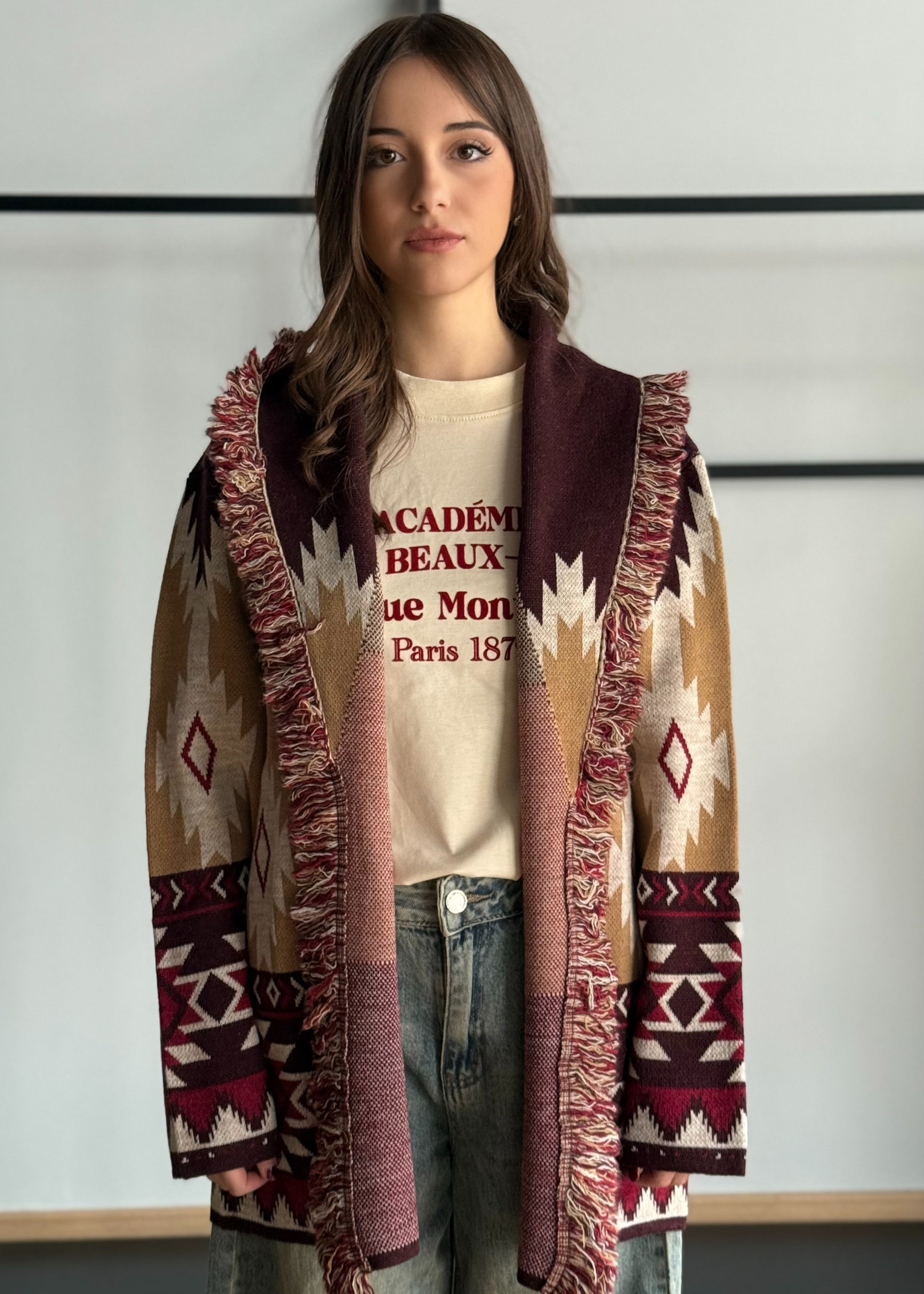 Cardigan jacquard etnico con frange e cintura