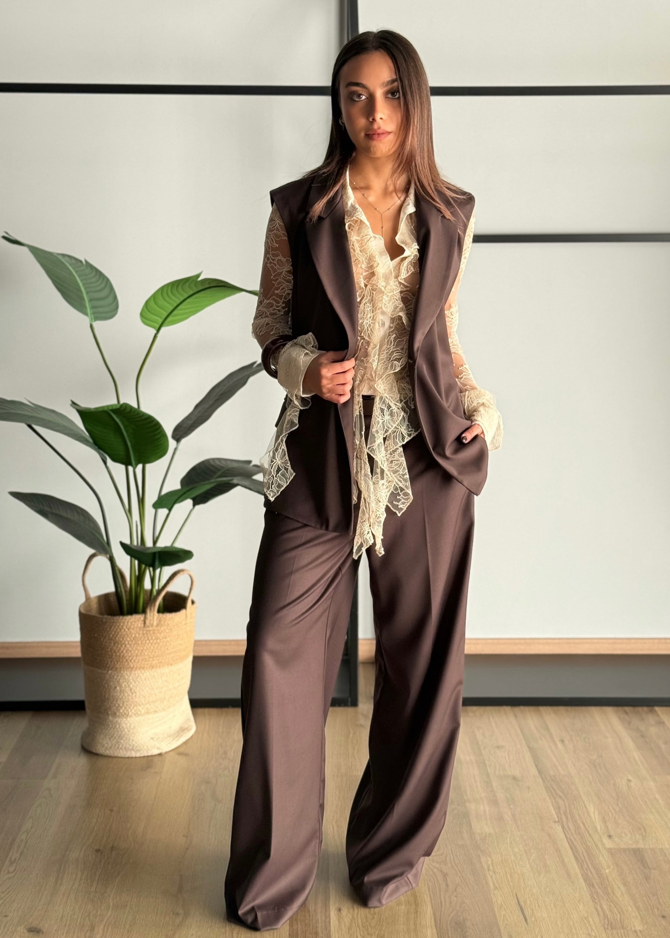 Camicia in pizzo con volant -KONTATTO