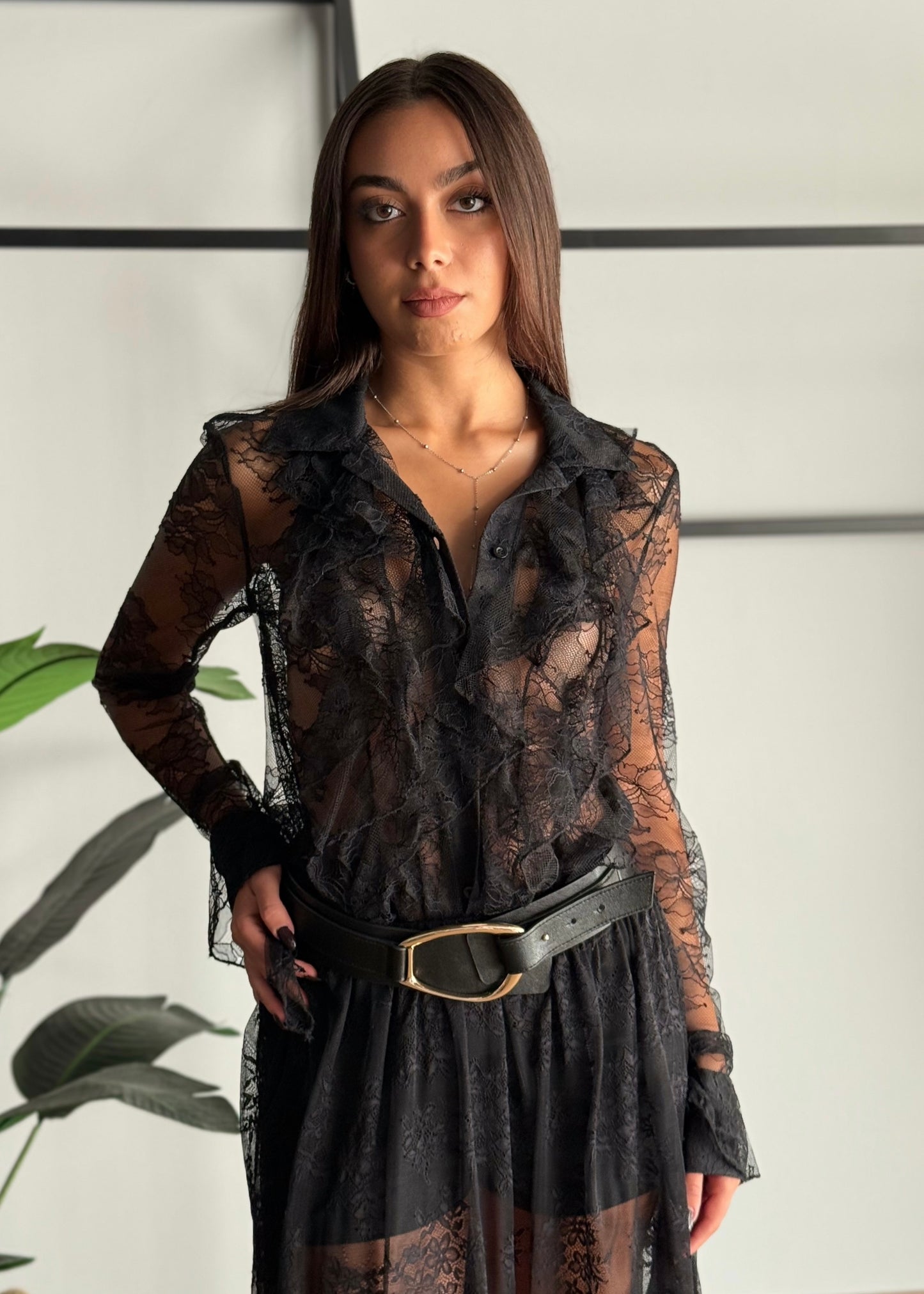 Camicia in pizzo con volant -KONTATTO