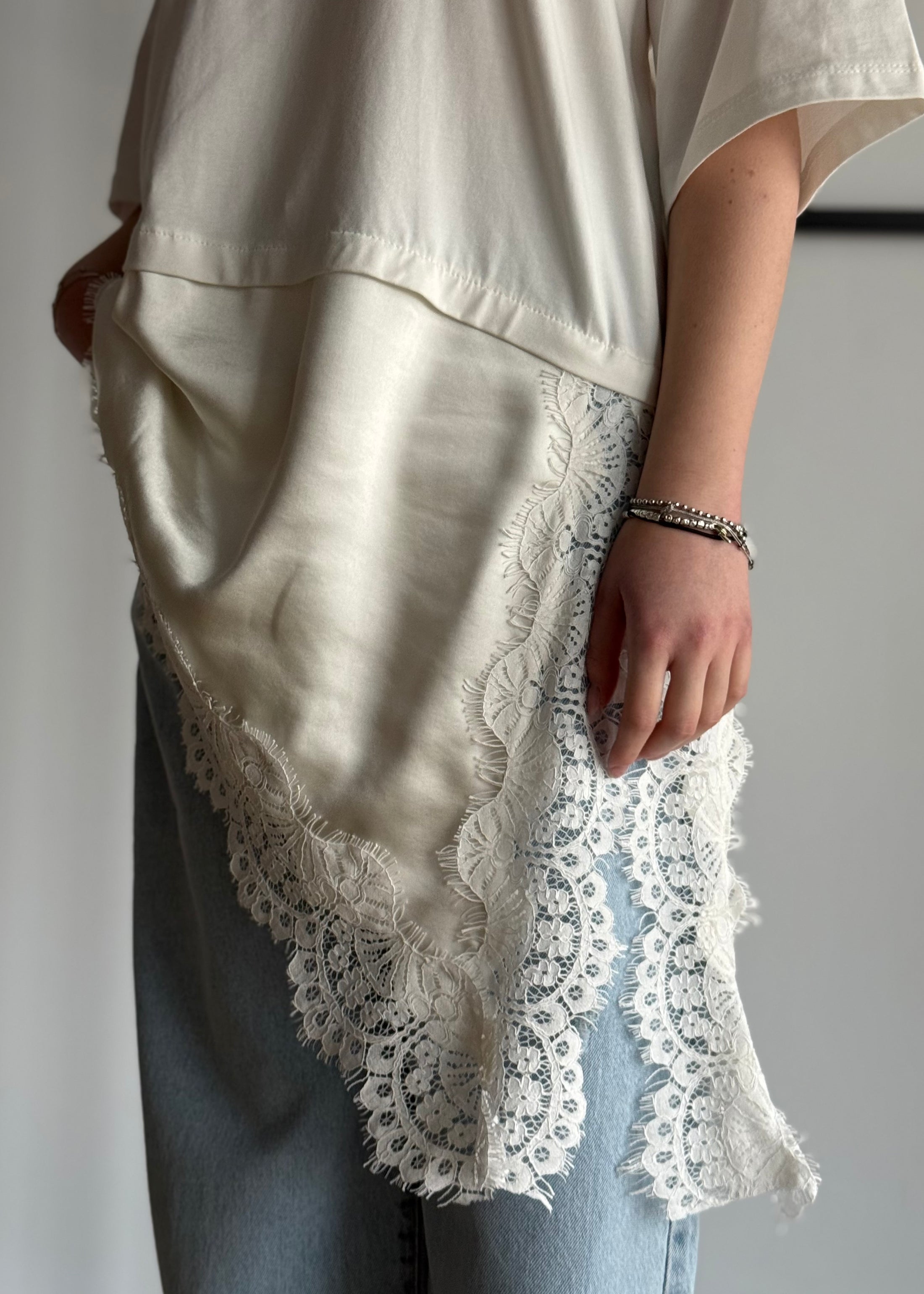 T-shirt THEVICE con dettaglio pizzo