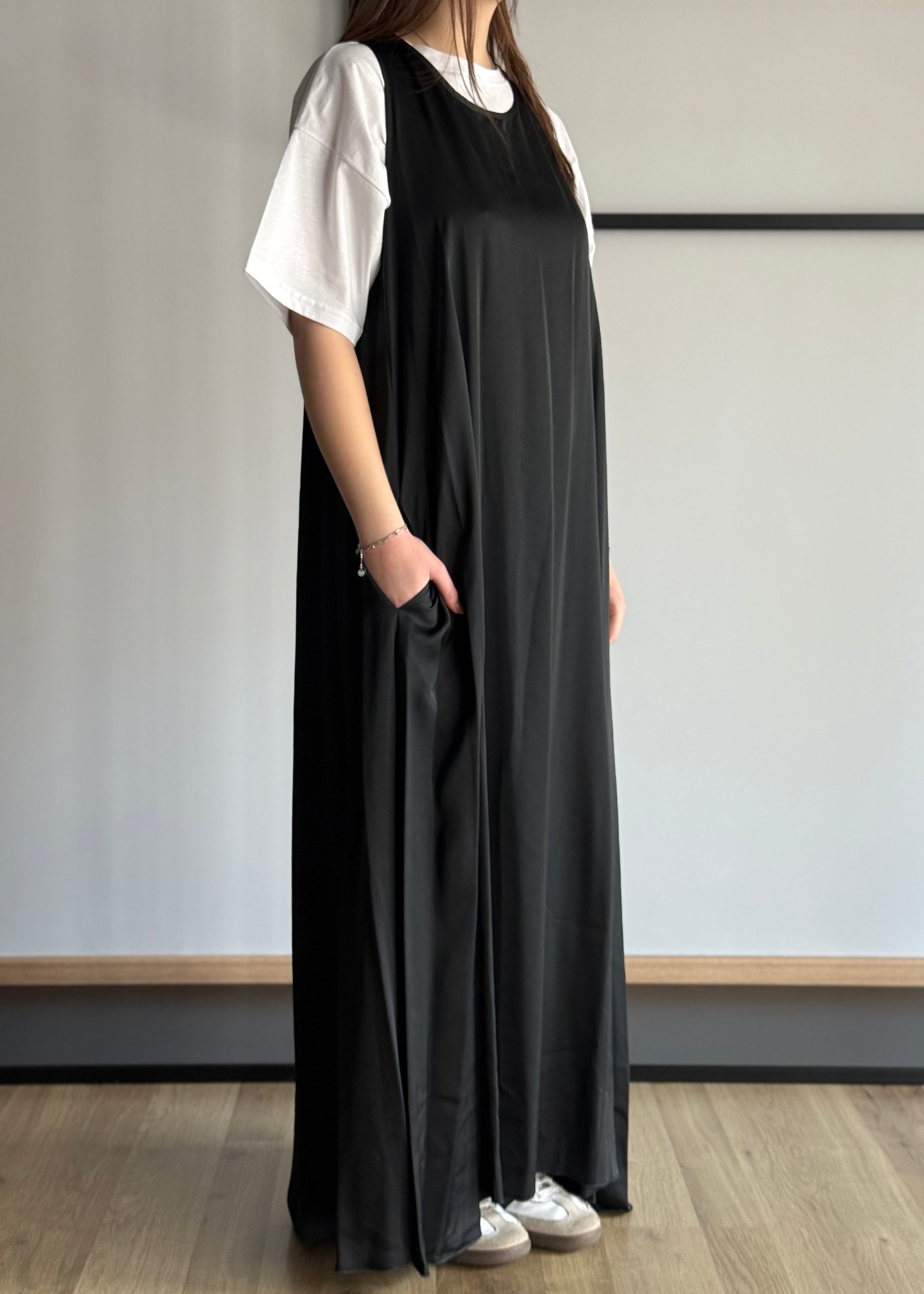 Abito lungo ZAHJR in satin nero