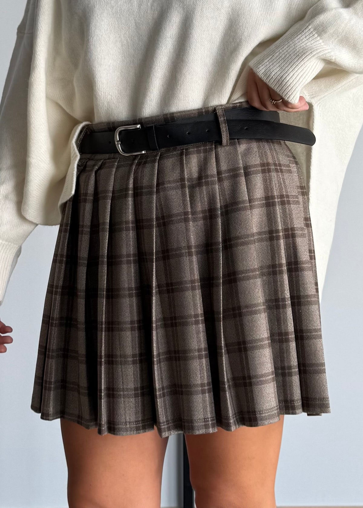 Minigonna a quadri beige con pieghe