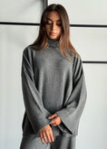 Carica l'immagine nel visualizzatore della galleria, Maglia dolcevita oversize -KONTATTO
