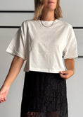 Carica l'immagine nel visualizzatore della galleria, T-shirt cropped bianca
