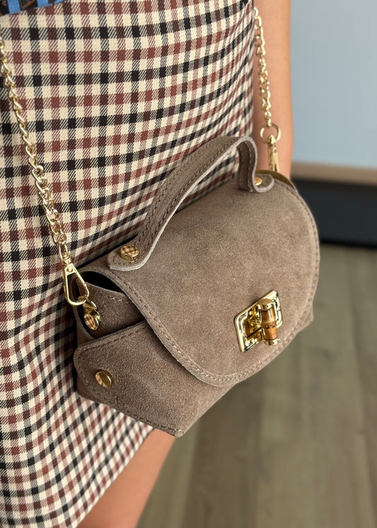 Borsa a tracolla in suede con catena dorata
