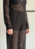 Carica l'immagine nel visualizzatore della galleria, Pantalone ZAHJR in pizzo nero

