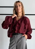 Carica l'immagine nel visualizzatore della galleria, Blusa con volant vino - PHILIALOFT
