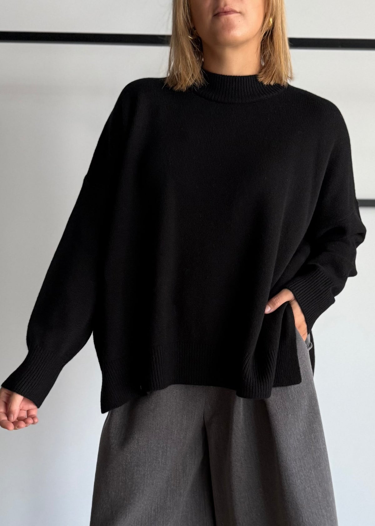 Maglia over nero spacchi laterali - PHILIALOFT
