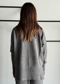 Carica l'immagine nel visualizzatore della galleria, Maglia over scollo a V -KONTATTO
