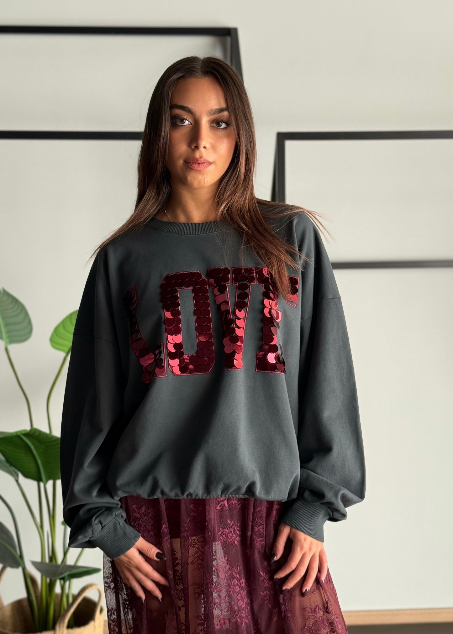 Felpa con paillettes “LOVE” - ZAHJR