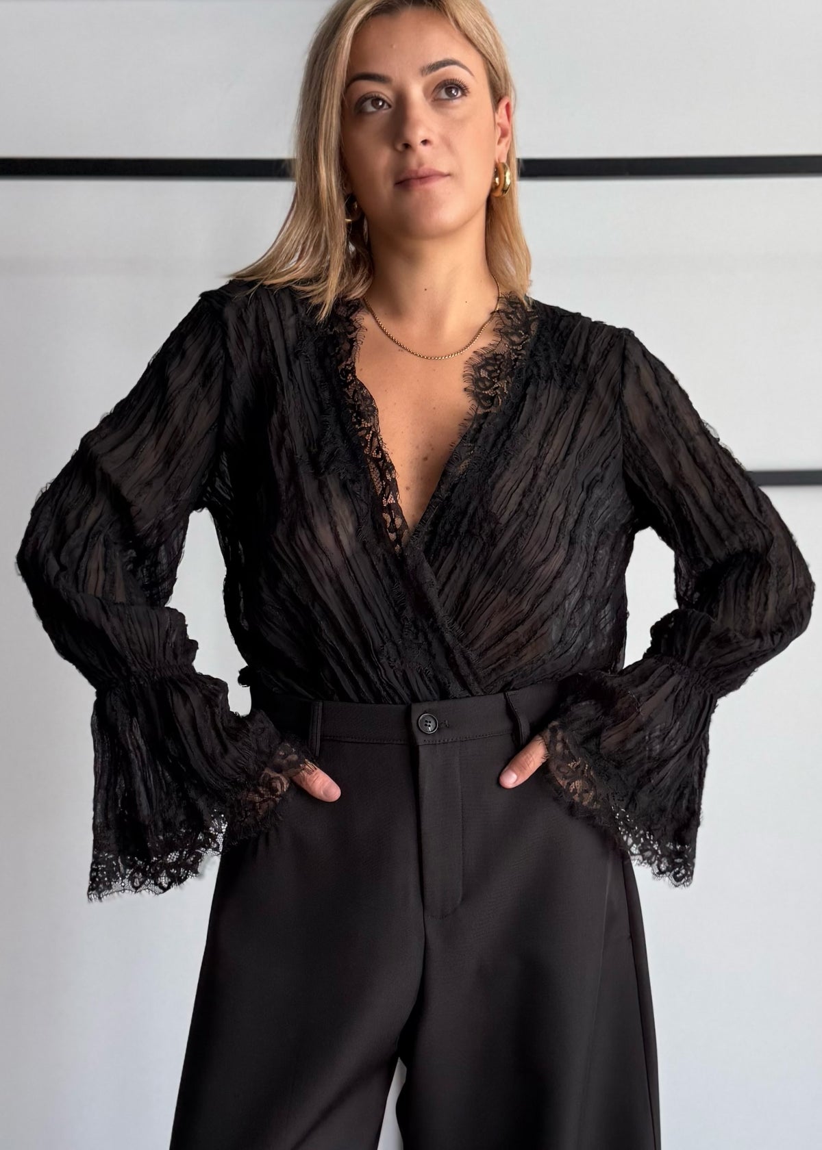 Body nero in pizzo con scollo incrociato - PHILIALOFT