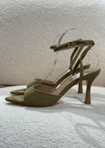 Carica l'immagine nel visualizzatore della galleria, Sandali in suede verde oliva
