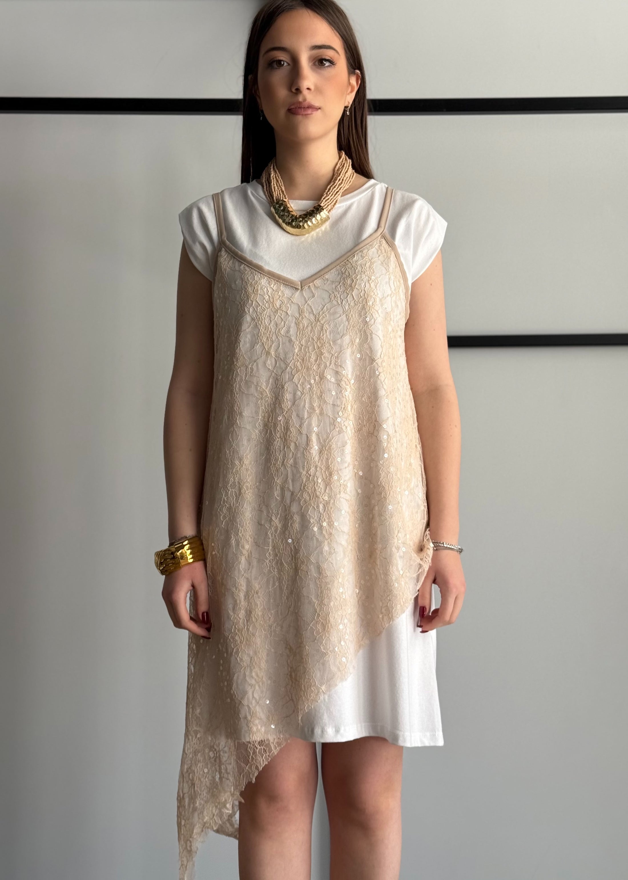 Abito KIKISIX con top in pizzo e t-shirt