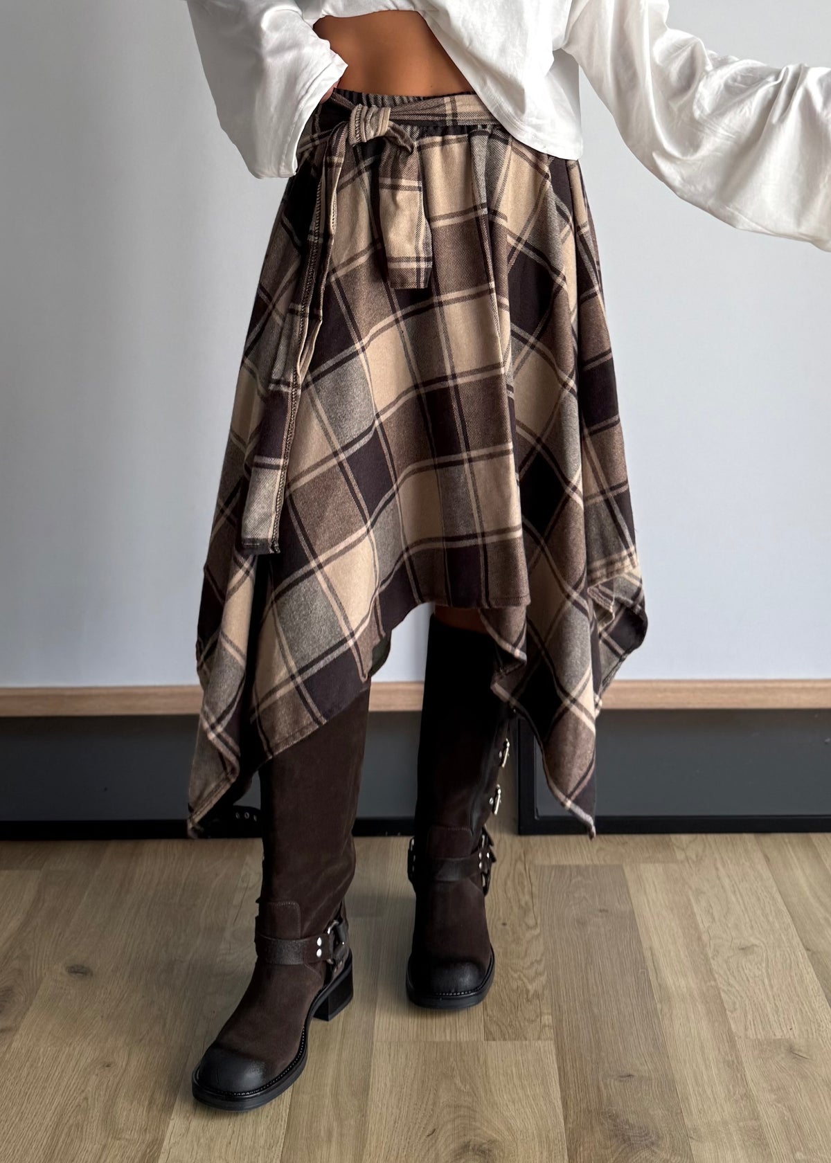PREORDINE - Gonna tartan asimmetrica con fiocco
