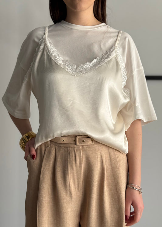 T-shirt ZAHJR con dettaglio sottoveste in pizzo