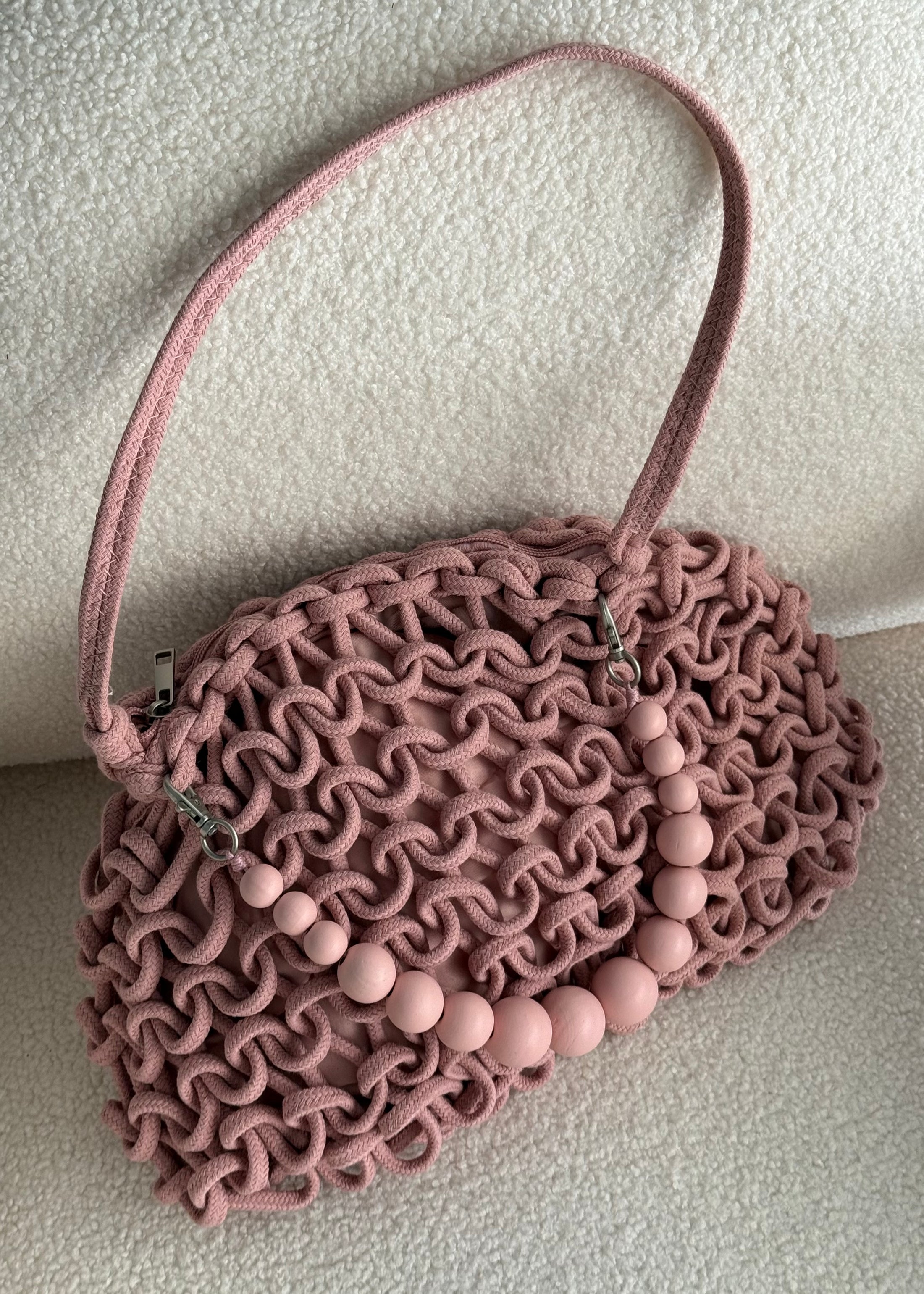 Borsa Rosa Antico in Corda Intrecciata con Tracolla e Manico di Perle
