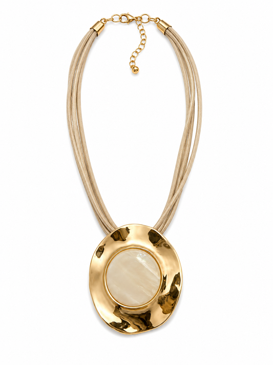 Collana Elegance Dorata con Maxi Pendente Madreperla
