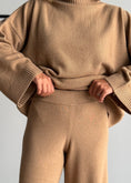 Carica l'immagine nel visualizzatore della galleria, Pantalone mastice in maglia - KONTATTO
