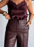Carica l'immagine nel visualizzatore della galleria, Pantalone wide leg effetto pelle vino - ZAHJR
