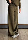 Carica l'immagine nel visualizzatore della galleria, Pantalone in maglia olio - ZAHJR
