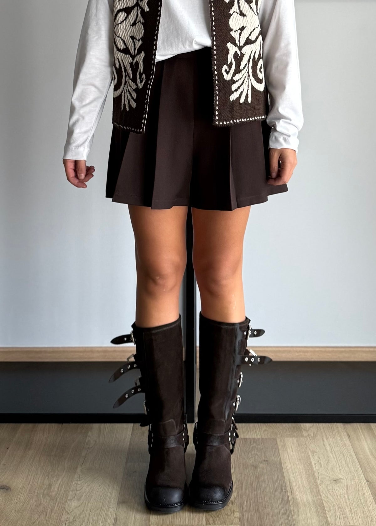 Gonna pantaloncino a pieghe moro - ZAHJR