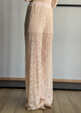 Carica l'immagine nel visualizzatore della galleria, Pantalone ZAHJR in pizzo latte
