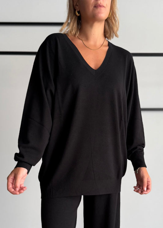 Maglia over nera scollo a V - KONTATTO