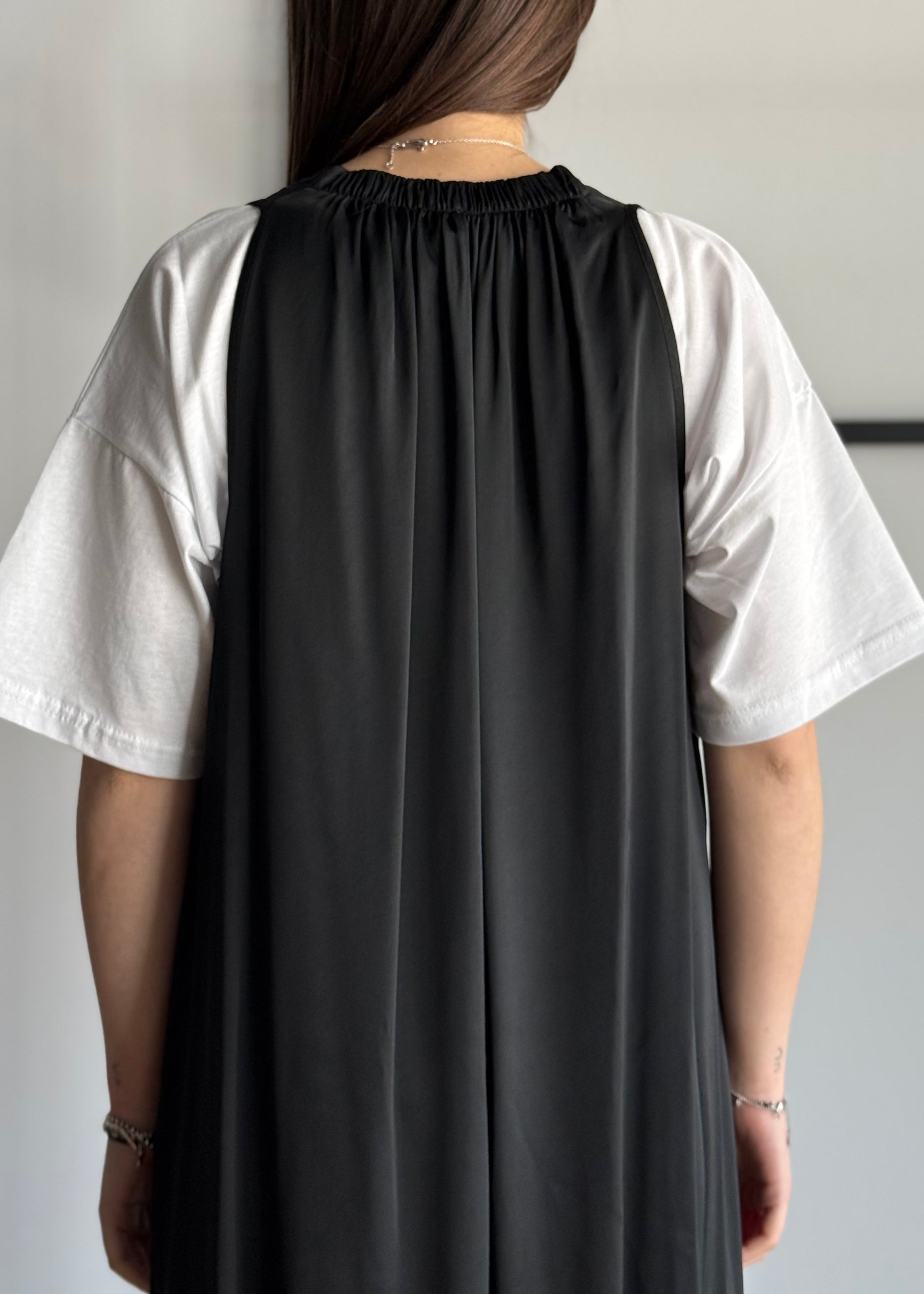 Abito lungo ZAHJR in satin nero